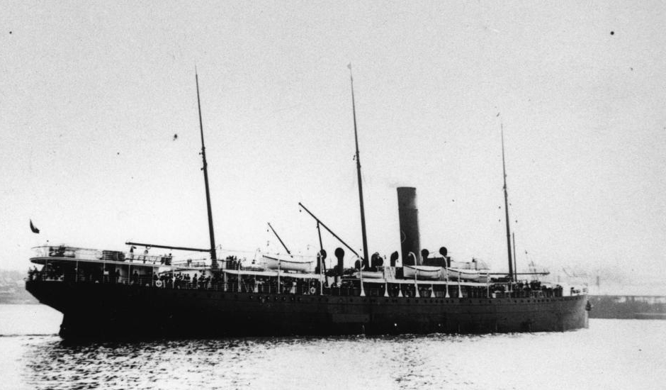 Az SS Warrimoo 1903-ban a tat felől háromnegyedes nézetben