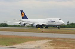 800px-boeing_747-800_lufthansa_28734941256629